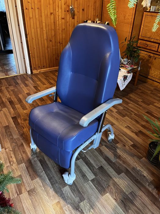 Wielofunkcyjny fotel rehabilitacyjny dla seniora Vermeiren NORMANDIE