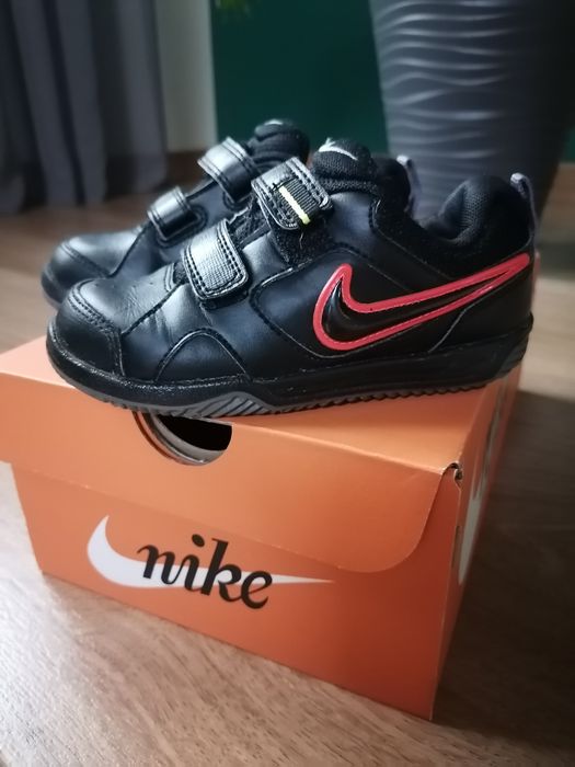 Nike dla maluszka rozmiar 26 na rzepy