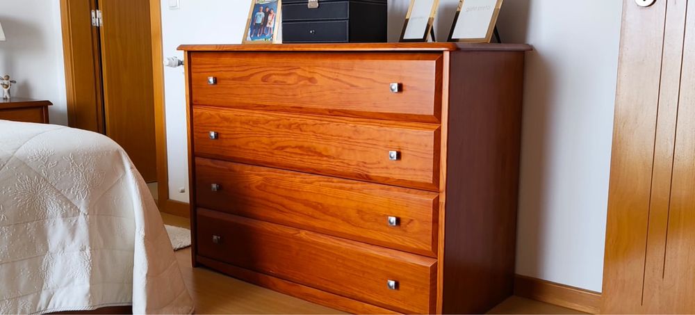 Mobilia de quarto em cerejeira