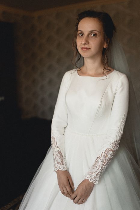 Весільна   сукня    .