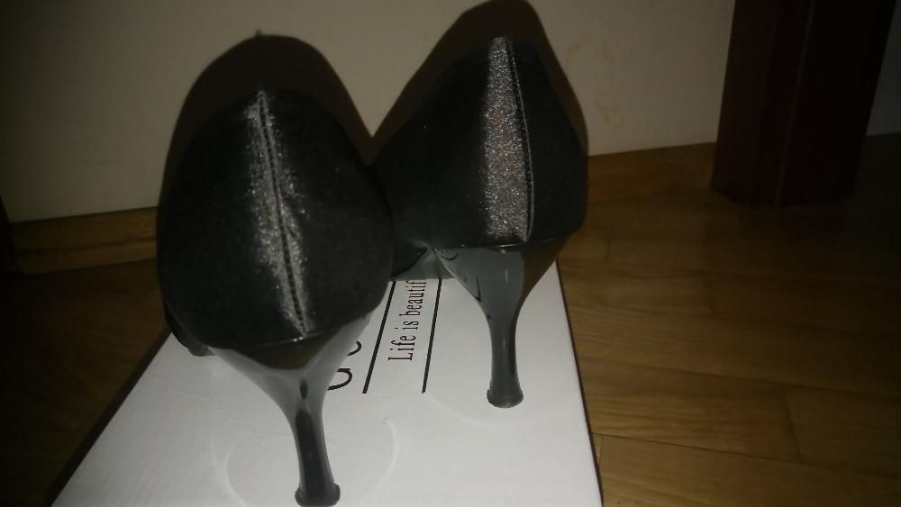 Szpilki z odkrytym palcem stan idealny roz. 39