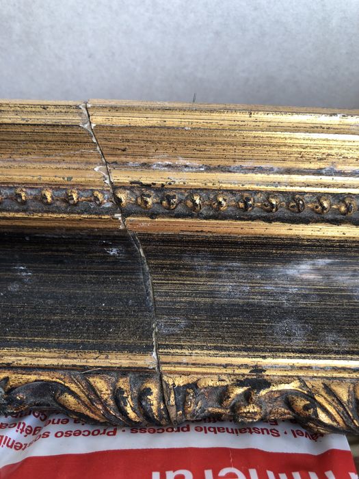 2 Molduras trabalhadas a gravura e relevo