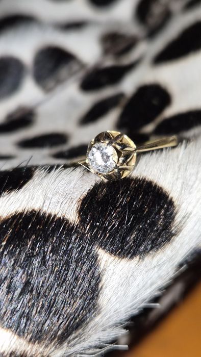 Золота каблучка з діамантом