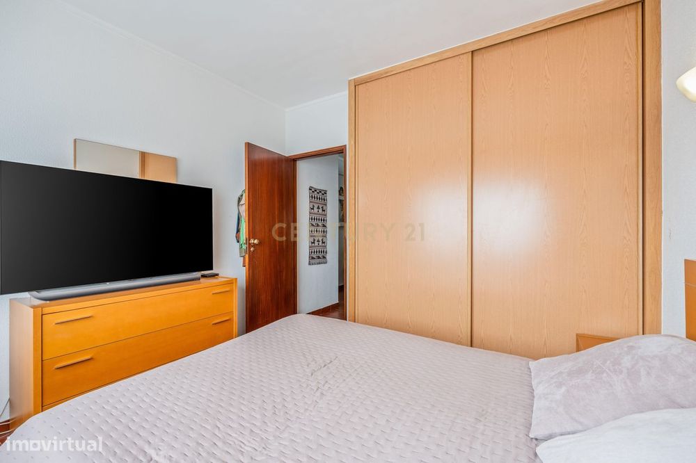 Apartamento T1 com varandas e vista mar no Parque das Amendoeiras — Vi