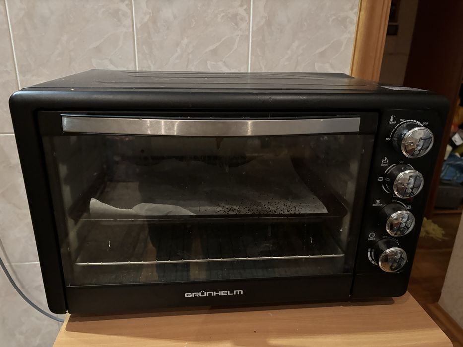 Духовка grunhelm в гарному стані. Повністю справна