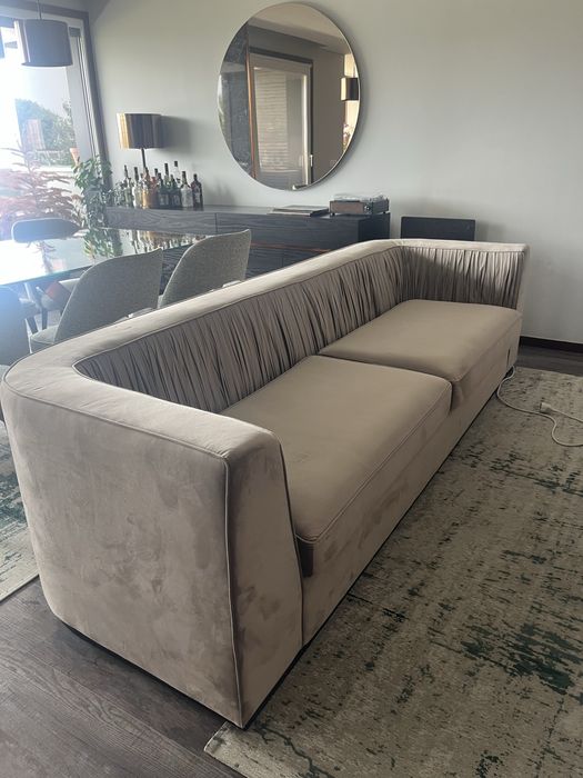 Sofá LasKasas Miuzza - rodapé em madeira