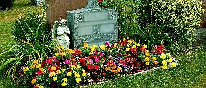 Догляд за похованнями. Прибірання, уборка могил, поховань