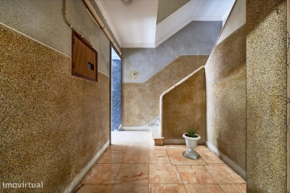 Quarto - localizado em Benfica Lisbon