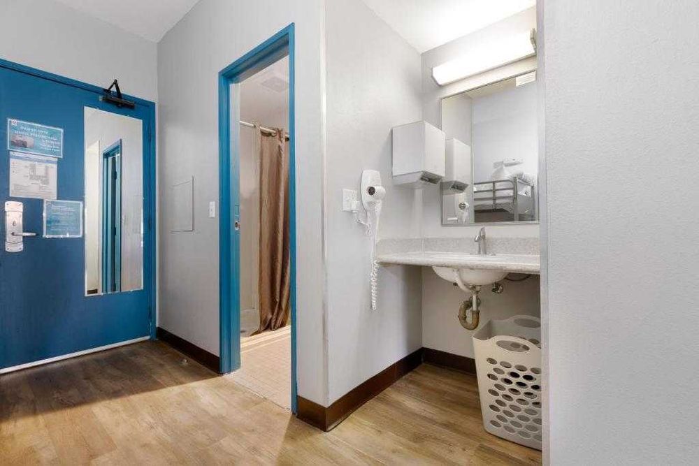 Дуже класний новий хостел у Києві, метро Теремки — 5 хвилин пішки