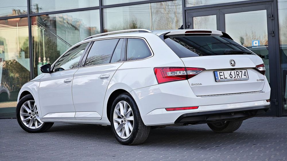Skoda Superb AUTOMAT światła LED nawigacja 2 komplety felg+opon 105tyś kilometrów
