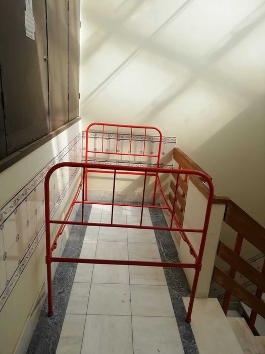 Mobília de quarto, artesanal, em ferro