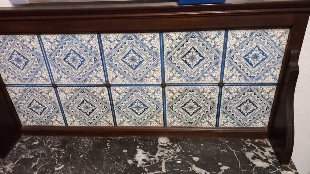 Mesa antiga de quarto