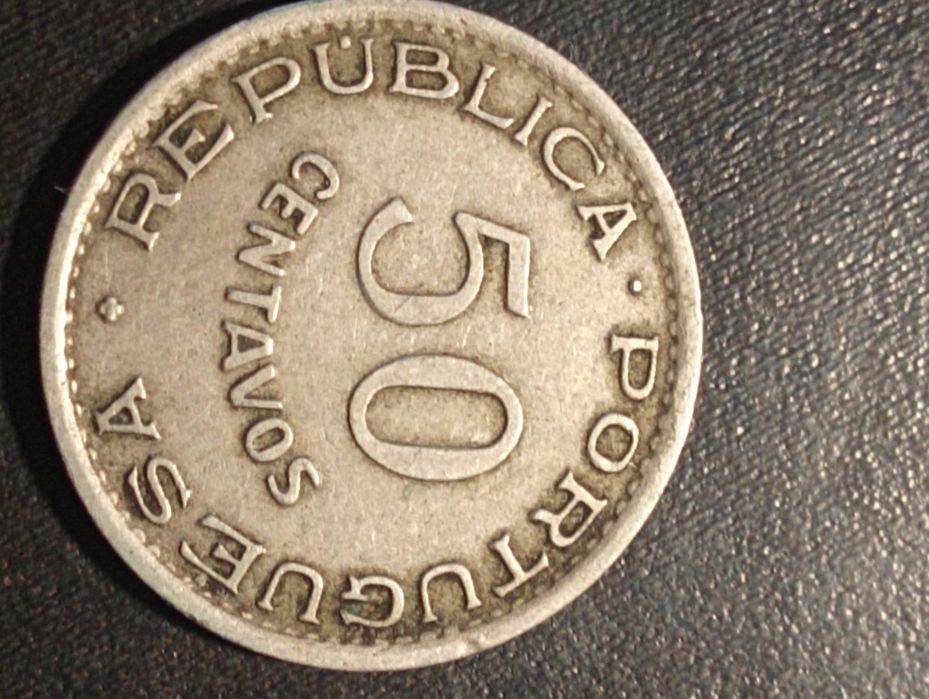 2 moedas 50 centavos - Angola 1948 e 1950 - Soberbas - Alpaca*
