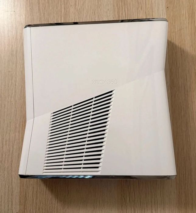 Xbox 360 Slim 250GB Branca