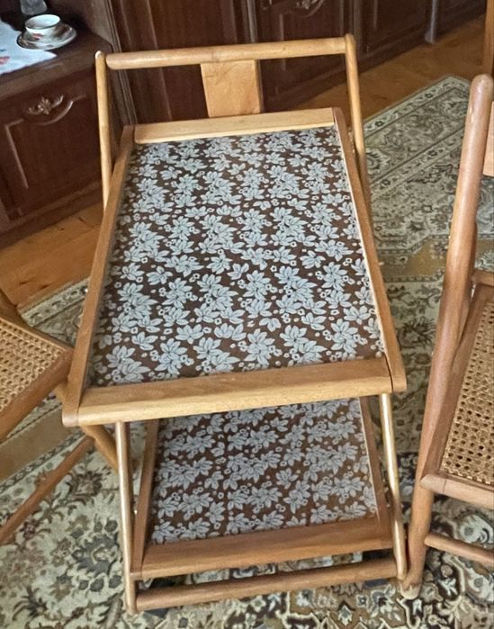 Розкладний кавовий стіл на колесах