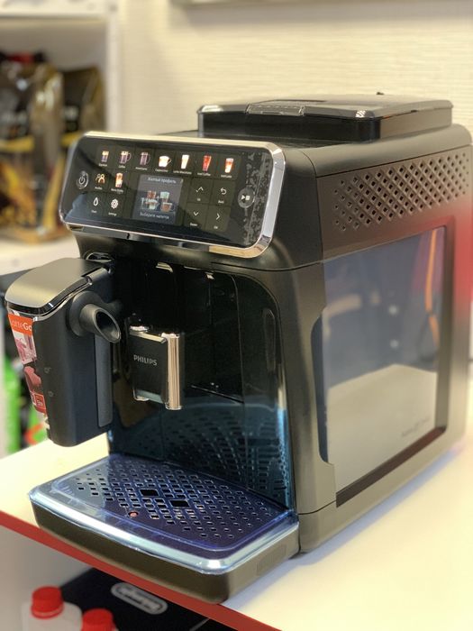 Кофемашина Philips 5500,с холодными напитками