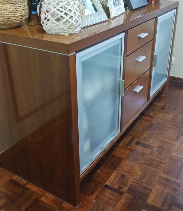 Louceiro estilo moderno em madeira maciça