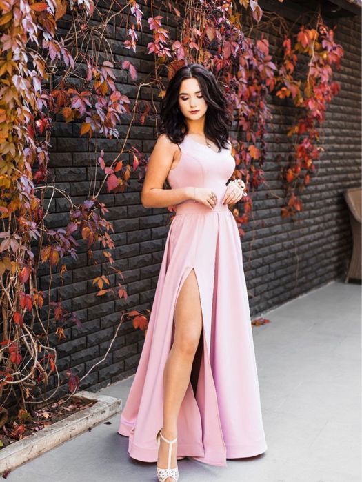 Рожеве довге плаття