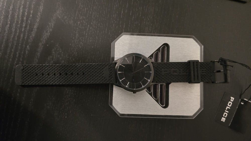 Relógio de marca Police