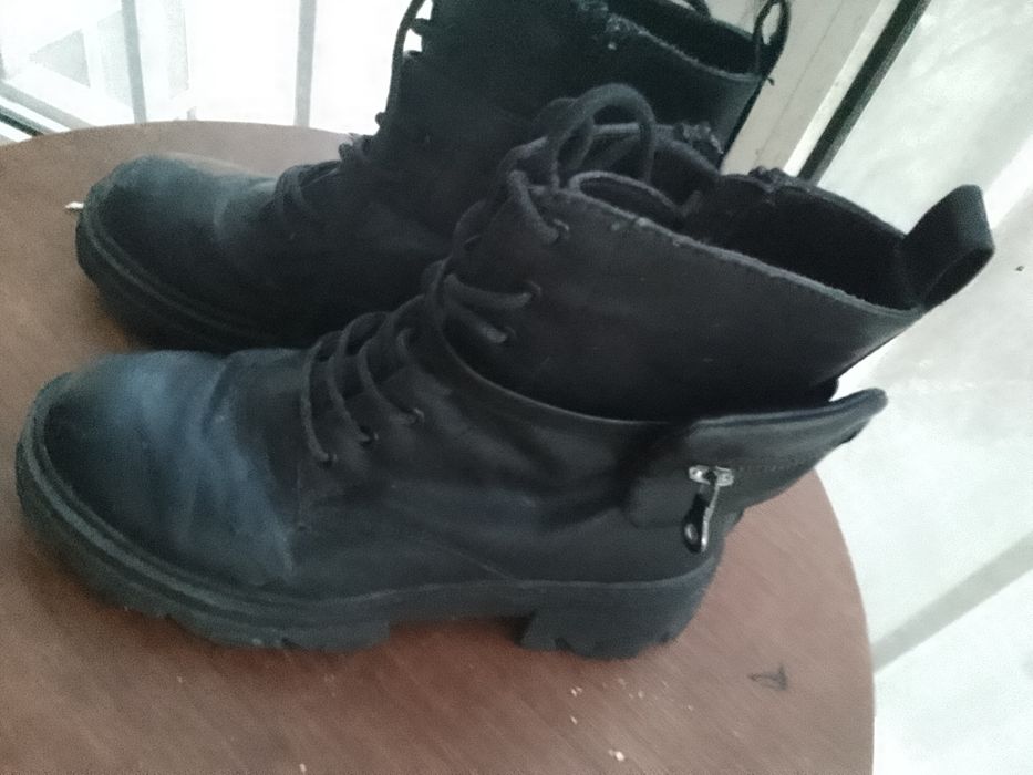 Conjunto Botas Couro 36/37 em bom estado