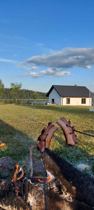 Domek w górach nad wodą