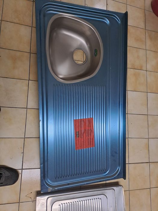 Pias com escorredor inox