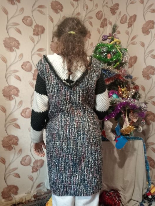 Платье теплое, очень красиво смотрится