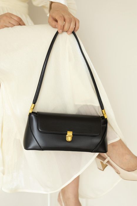 Гарна жіноча суможка  , універсальна.