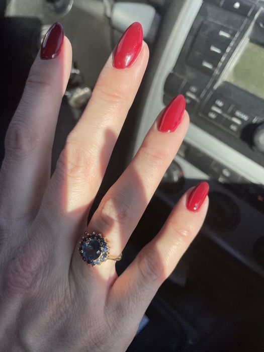 złote kolczyki i pierscionek z szafirami i topazami