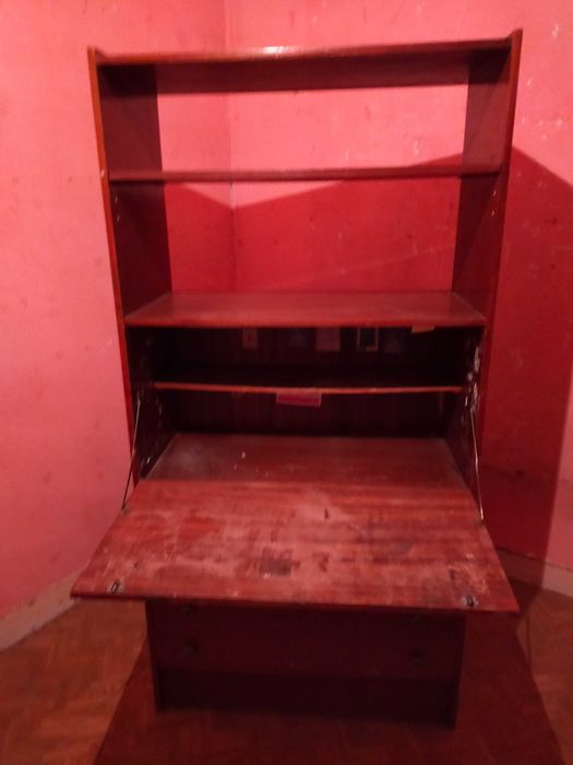 Wooden Desk in Good Condition64738417207427120