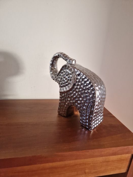 Elefante decorativo em cerâmica - 22 cm de altura