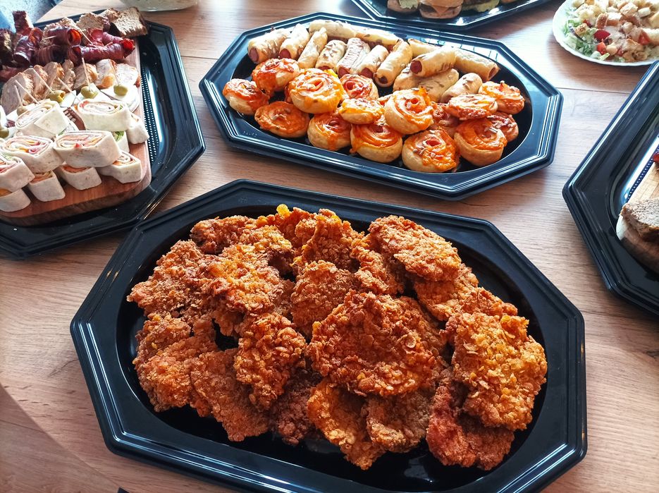 Przekąski, zimna płyta, catering na imprezę.