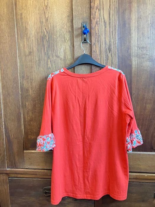 Blusa de verão, alegre e de excelente quaidade