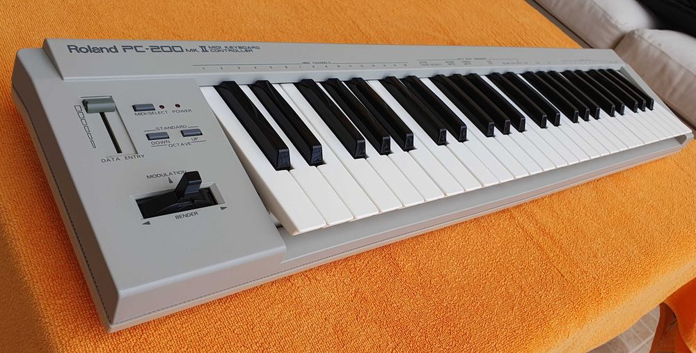 Roland PC-200 MK II Midi Keyboard Controller