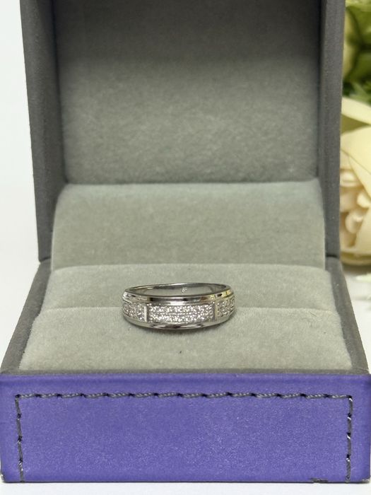 Золотое кольцо с бриллиантами 16,5р