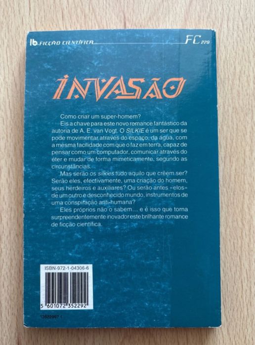 Livro “Invasão” de A.E. Van Vogt