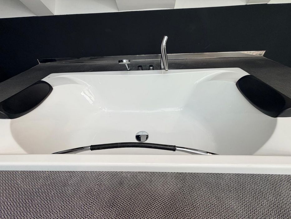 Wanna Roca + bateria Hansgrohe