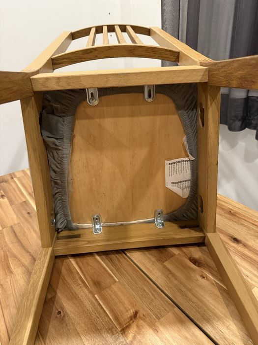 Mesa de madeira com  6 cadeiras