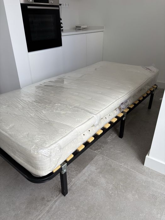 Cama individual (estrado + colchão)