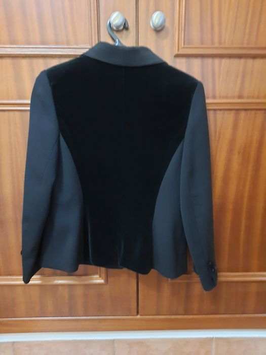 Fato casaco/calca com  blusa incluída. O fato é  super elegante