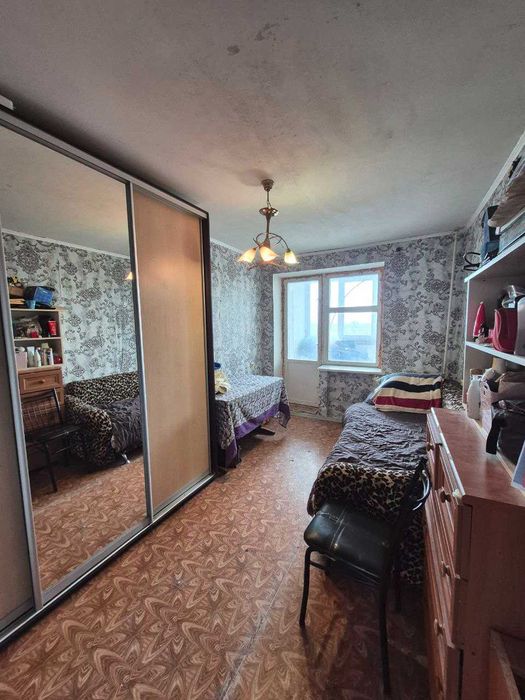 продаж трикімнатної квартири по вул. Захисників України