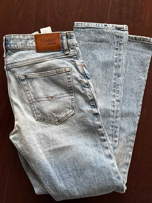 Men’s Tommy Jeans Slim Fit.