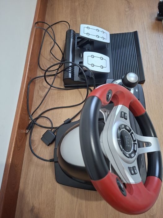 Volante com pedais Logic3 PC/PS2