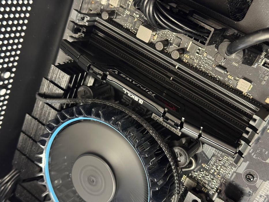 Оперативна пам'ять G.SKILL Ripjaws V DDR4 DIMM 16GB 4000MHz CL18 XMP