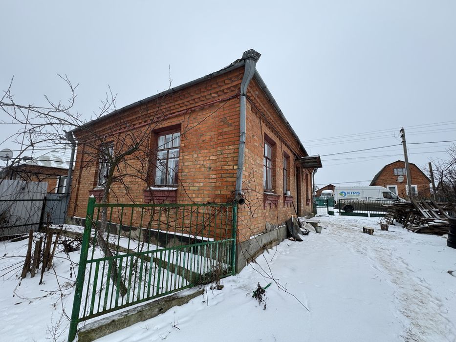 Продаж цегляного будинку