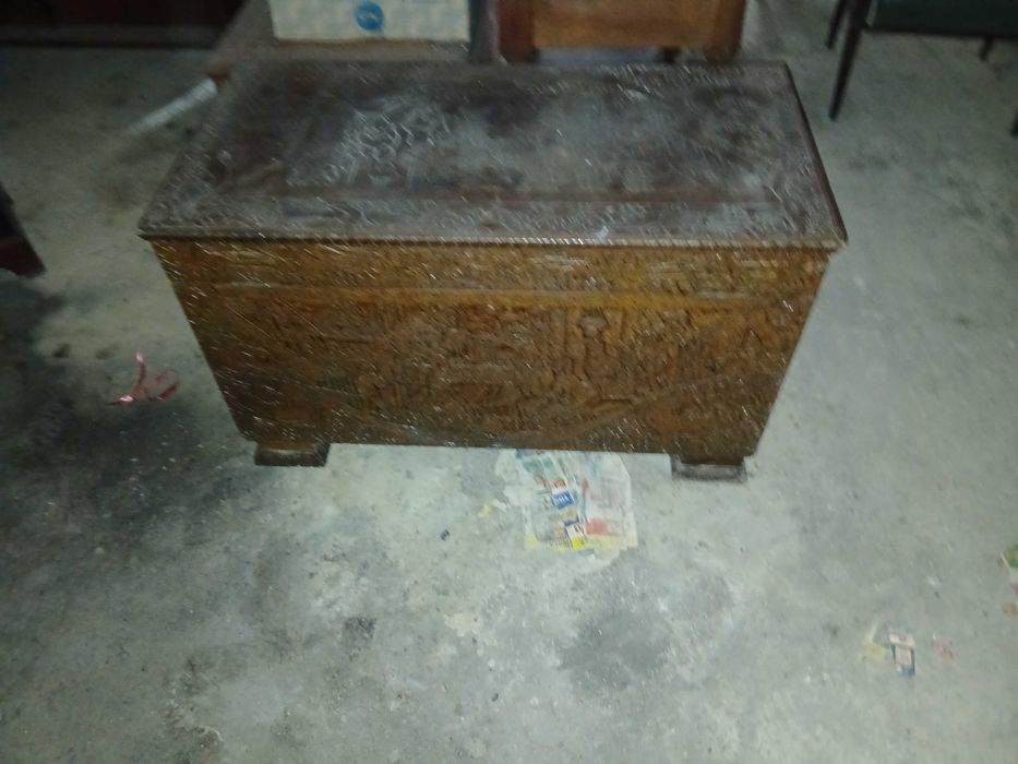 Baú trabalhado madeira