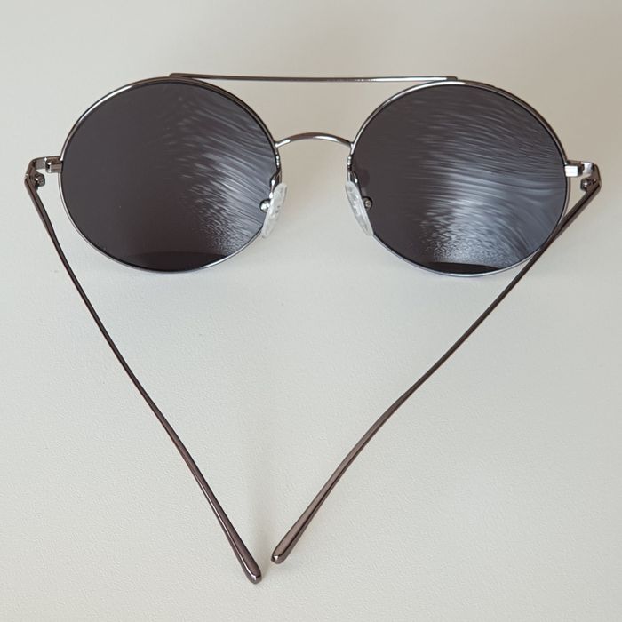 Okulary przeciwsłoneczne Calvin Klein .