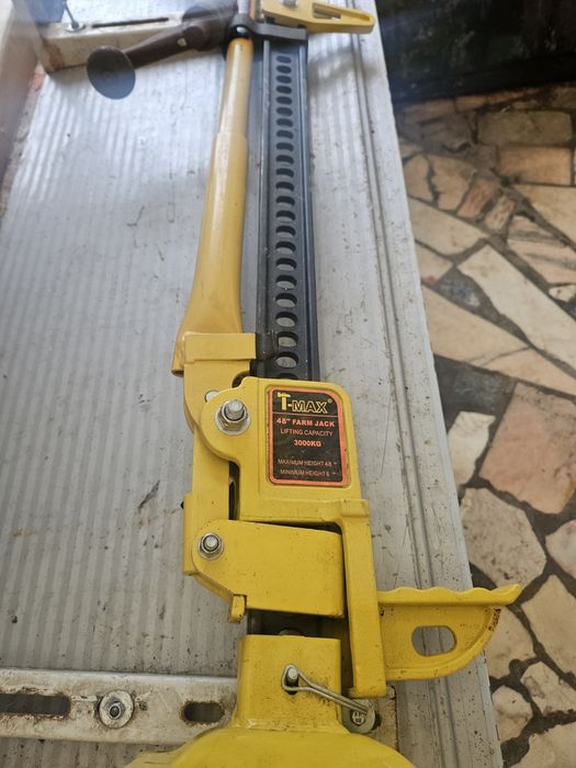 Macaco 4×4 usado uma vez