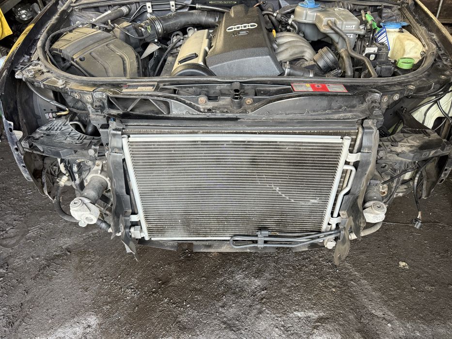 Pas przedni kompletny  . Audi A4. B6. 1,6 benzyna