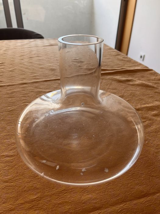 Vendo decantar novo com tampa